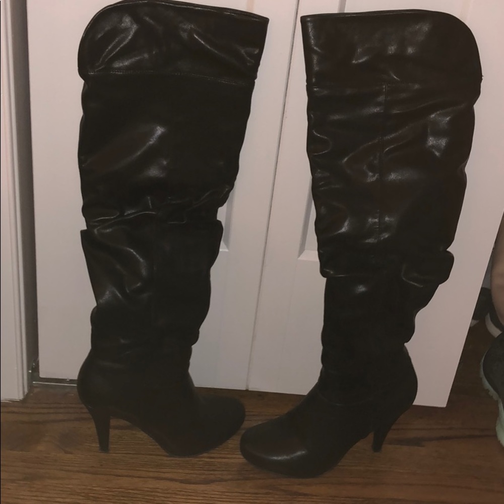 Black boots!